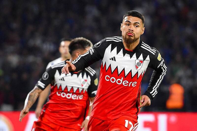 River Plate comienza a perder la paciencia con Paulo Díaz: tomaría drástica medida con el chileno.