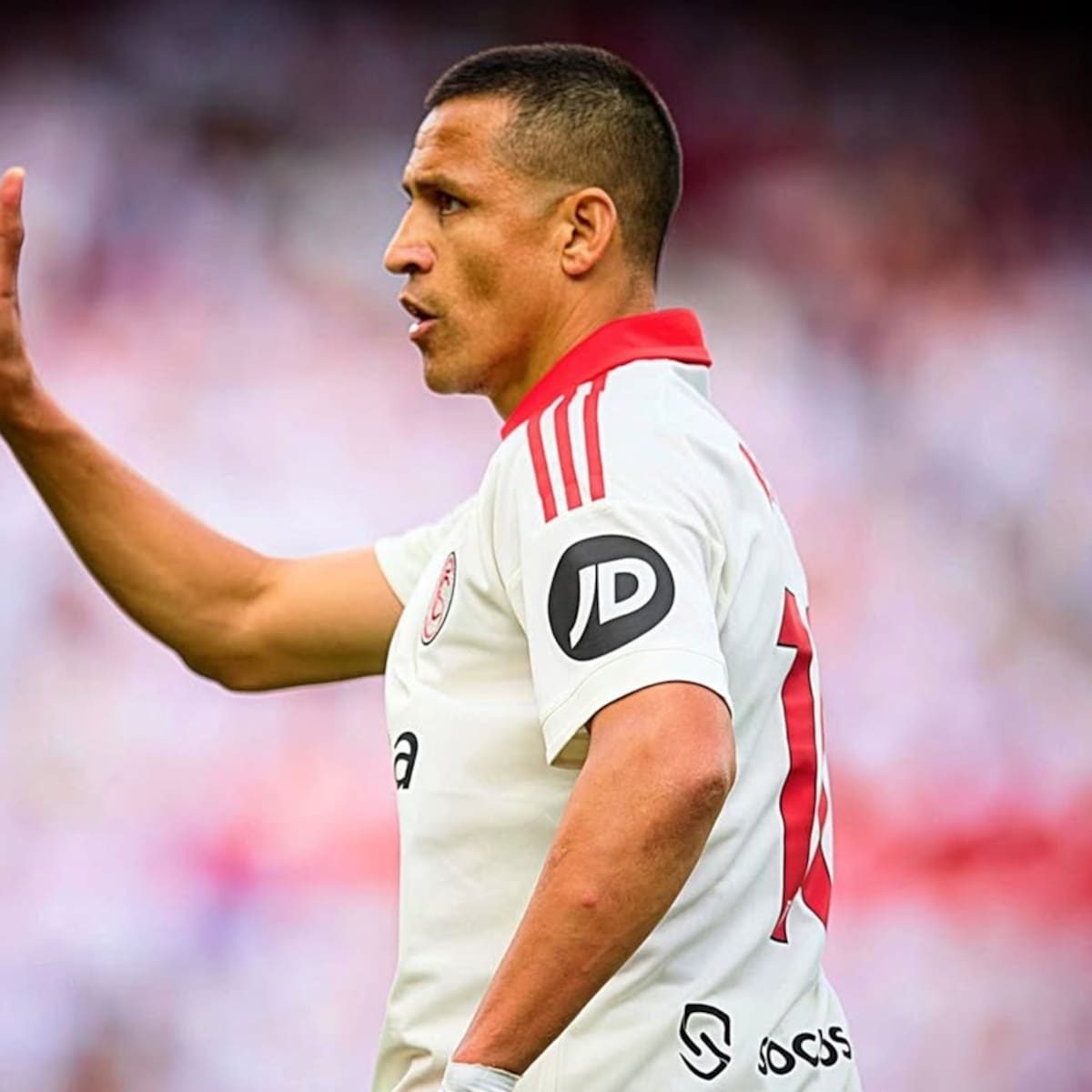 Prensa española revela el verdadero motivo de la salida de Alexis Sánchez del Sevilla