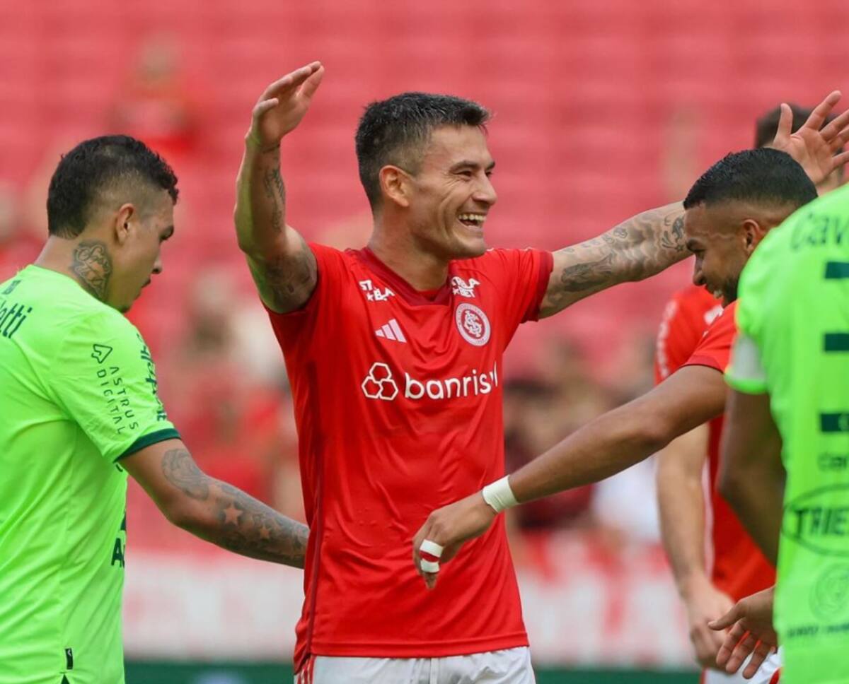 Charles Aránguiz convirtió un gol en el último triunfo del Inter de Porto Alegre.