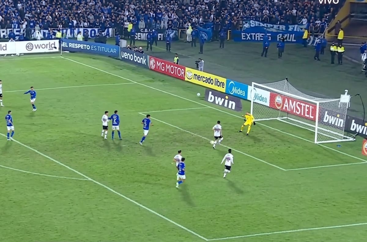 VIDEO| Gonzalo Tapia tuvo en sus pies el gol del triunfo de Sao Paulo: la definición da que hablar en Brasil