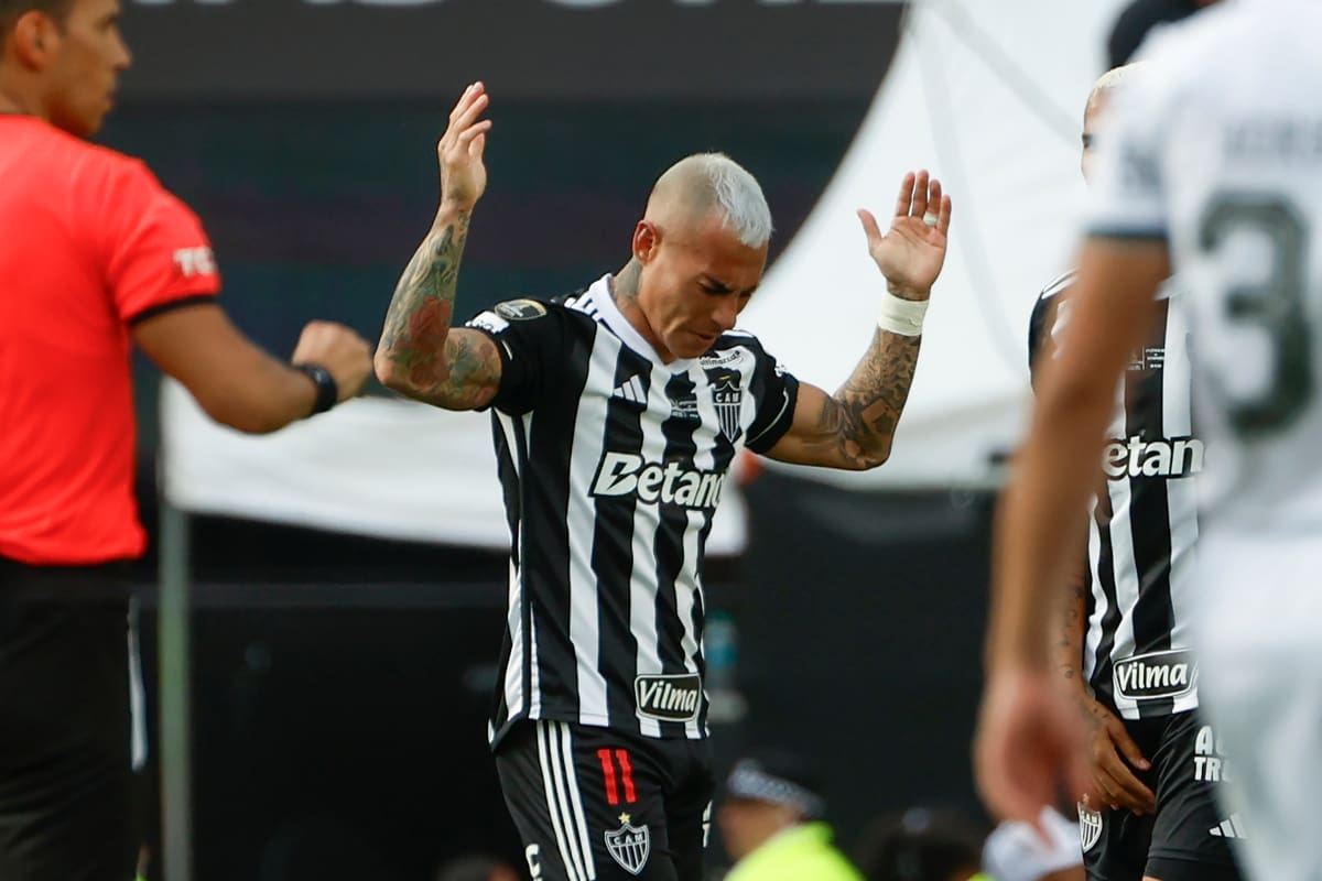 Eduardo Vargas en la final de Copa Libertadores.