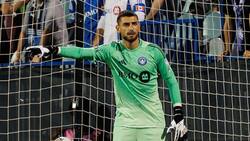 11 atajadas, un penal y figura del partido: así fue el impresionante debut de Thomas Gillier en Montréal