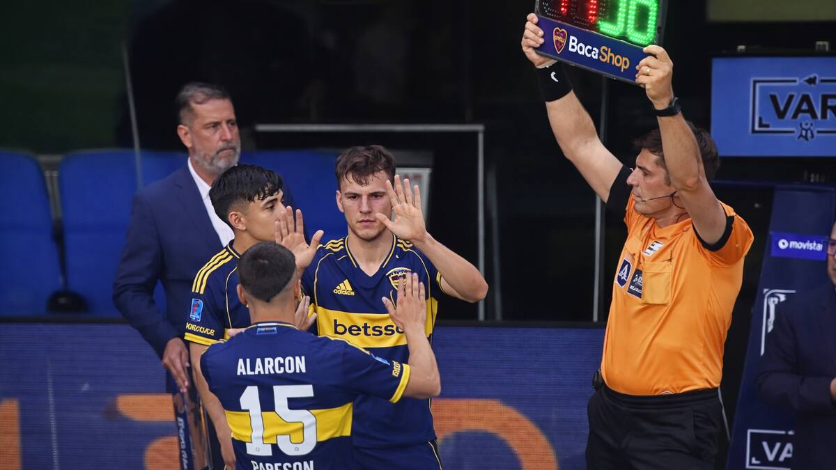 VIDEO | Hinchas de Boca Juniors descargaron su enojo contra Williams Alarcón en La Bombonera