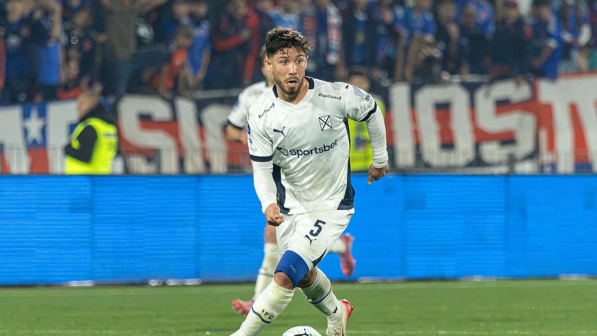 Justo antes de jugar contra la U: gigante holandés aparece en el futuro de Felipe Loyola