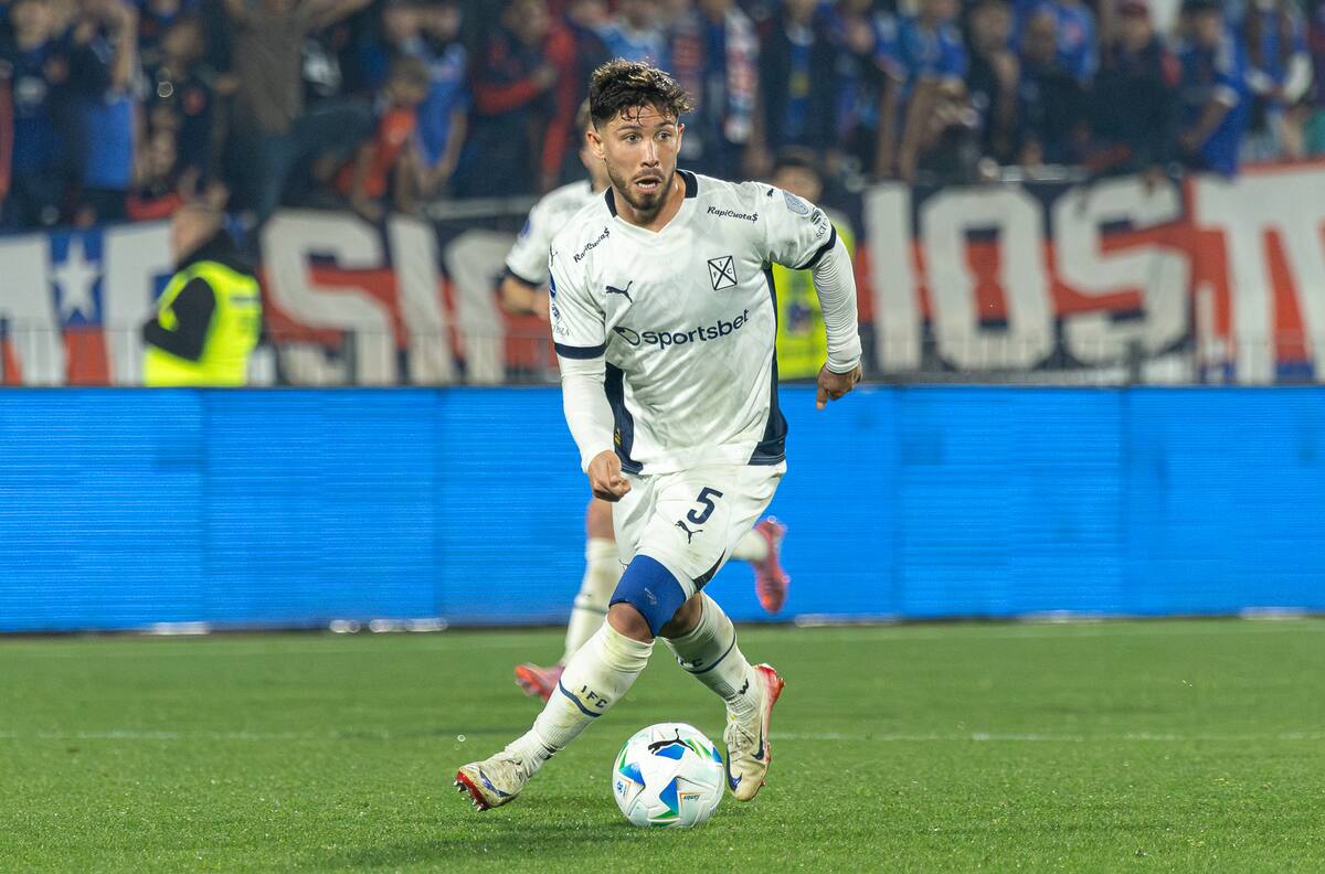 Justo antes de jugar contra la U: gigante holandés aparece en el futuro de Felipe Loyola