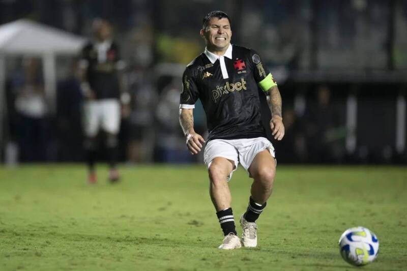 Gary Medel pospondrá nuevamente su vuelta a la UC.