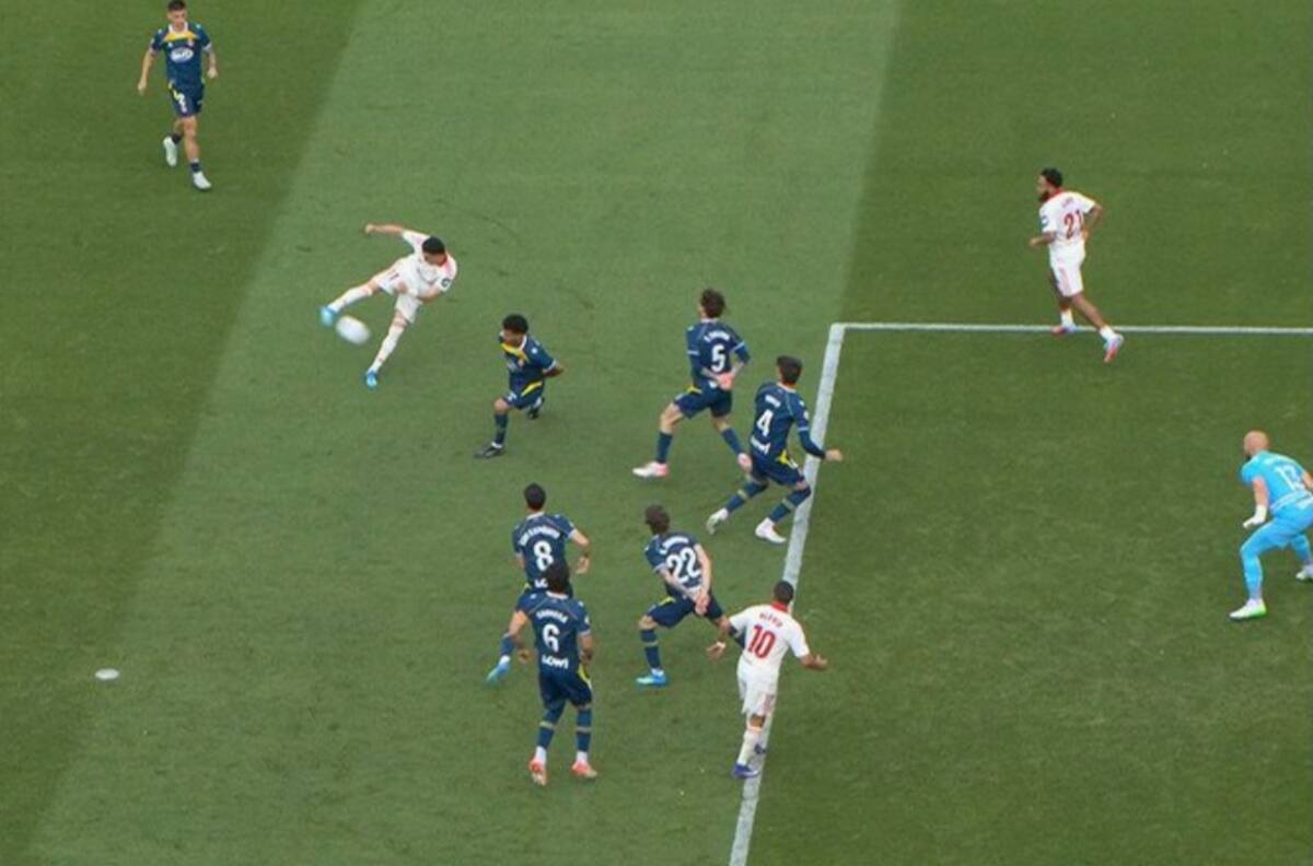 VIDEO | Alexis Sánchez se convertía nuevamente en héroe del Sevilla hasta que apareció el VAR