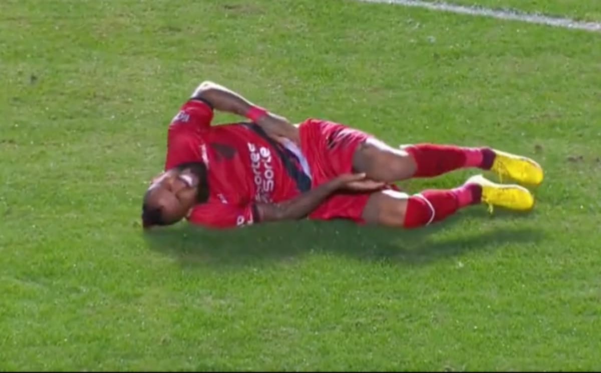 El choque de Arturo Vidal con Gary Medel.