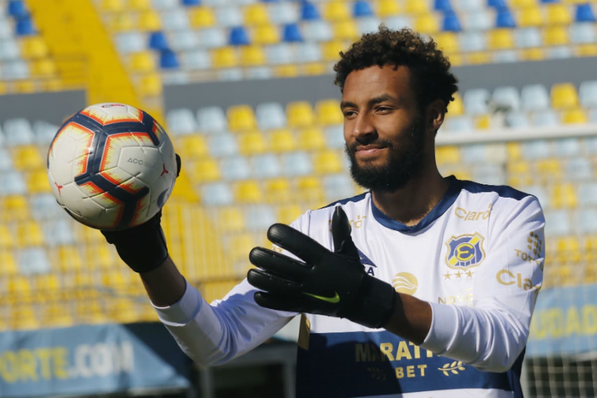 Lawrence Vigouroux en Everton.