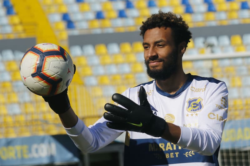 Lawrence Vigouroux en Everton.