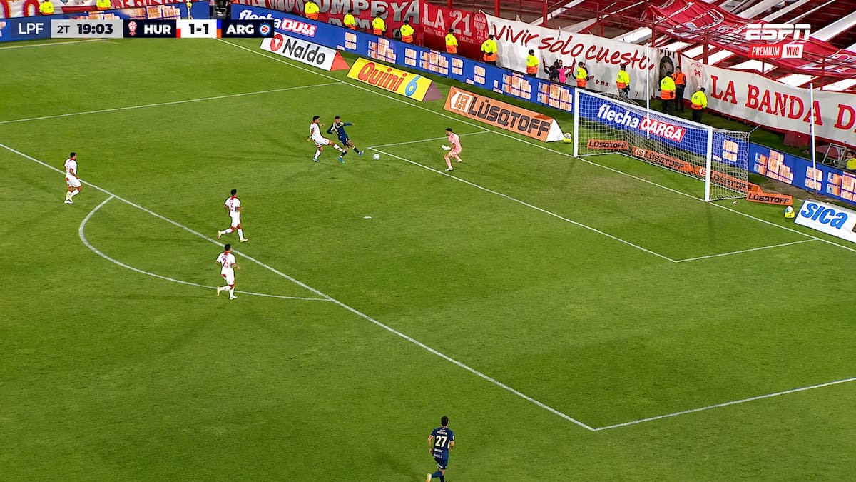 Iván Morales define con clase y le da el triunfo a Argentinos Juniors ante Huracán