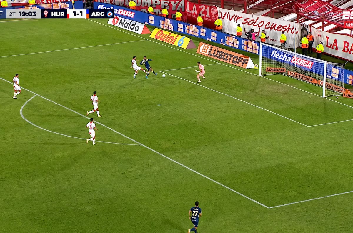 Iván Morales define con clase y le da el triunfo a Argentinos Juniors ante Huracán