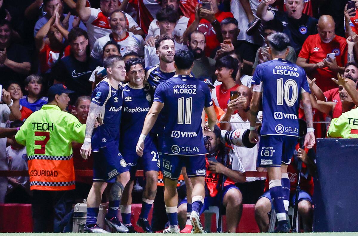 Argentinos Juniors derrotó a River Plate: Brayan Cortés fue titular y no estuvieron Paulo Díaz ni Iván Morales