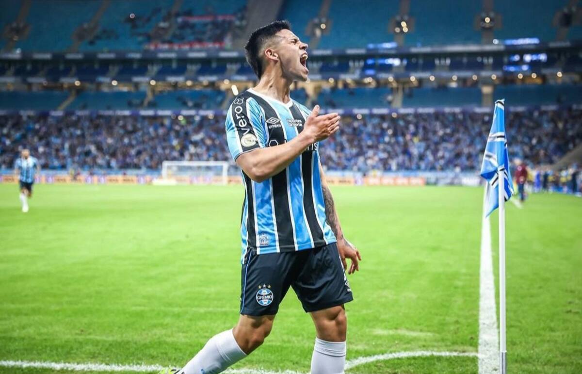 Alexander Aravena lleva dos goles en los últimos partidos de Gremio.