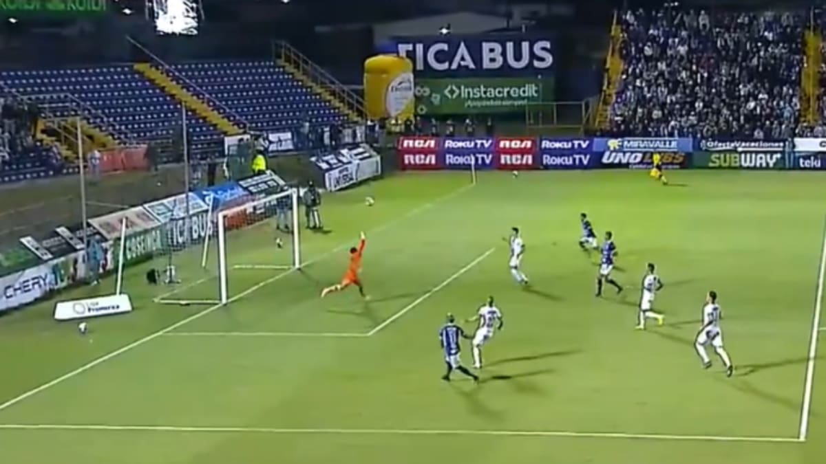 VIDEO | Juan Carlos Gaete anota el gol de la fecha en Costa Rica: definió como crack mundial