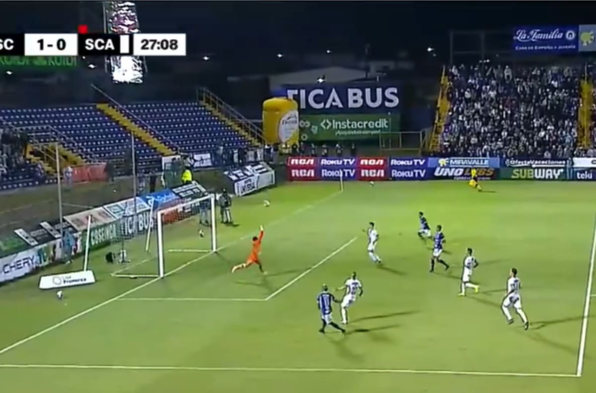 VIDEO | Juan Carlos Gaete anota el gol de la fecha en Costa Rica: definió como crack mundial