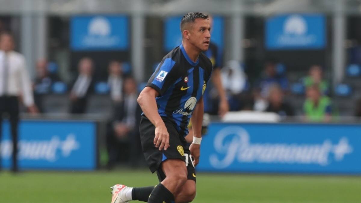 Alexis Sánchez en el duelo del Inter de Milán contra Bologna.