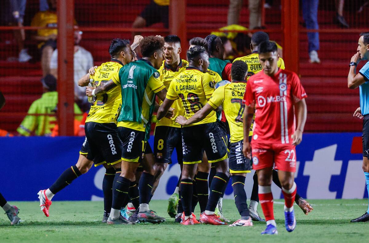 Brayan Cortés brilló en los penales, pero Iván Morales falló y Argentinos quedó eliminado de la Libertadores