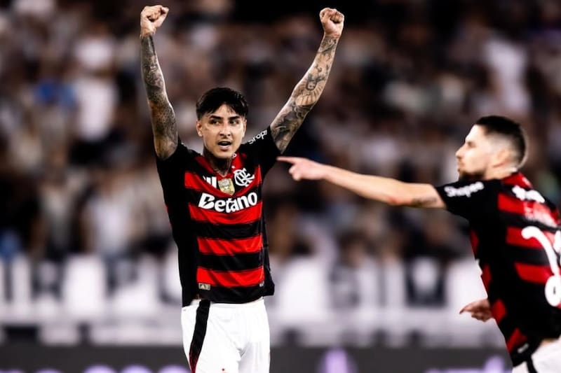 Erick Pulgar completa un año dorado: campeón de la Copa Libertadores y ahora del Brasileirao con Flamengo.
