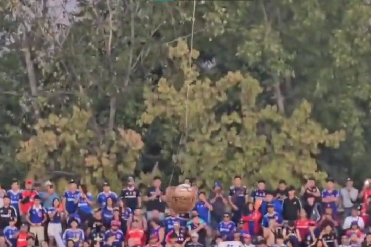 encontró una particular forma de mostrar la pelota del compromiso contra la U.