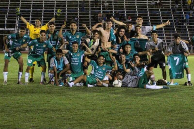 Chimbarongo FC va por el batacazo. Crédito: @chimbarongofc.