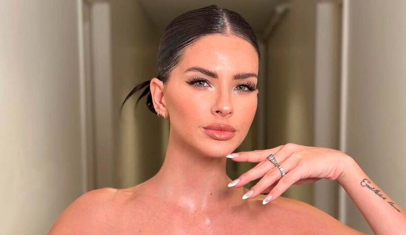 ha estado en el centro de la polémica desde que dio a conocer su noviazgo.