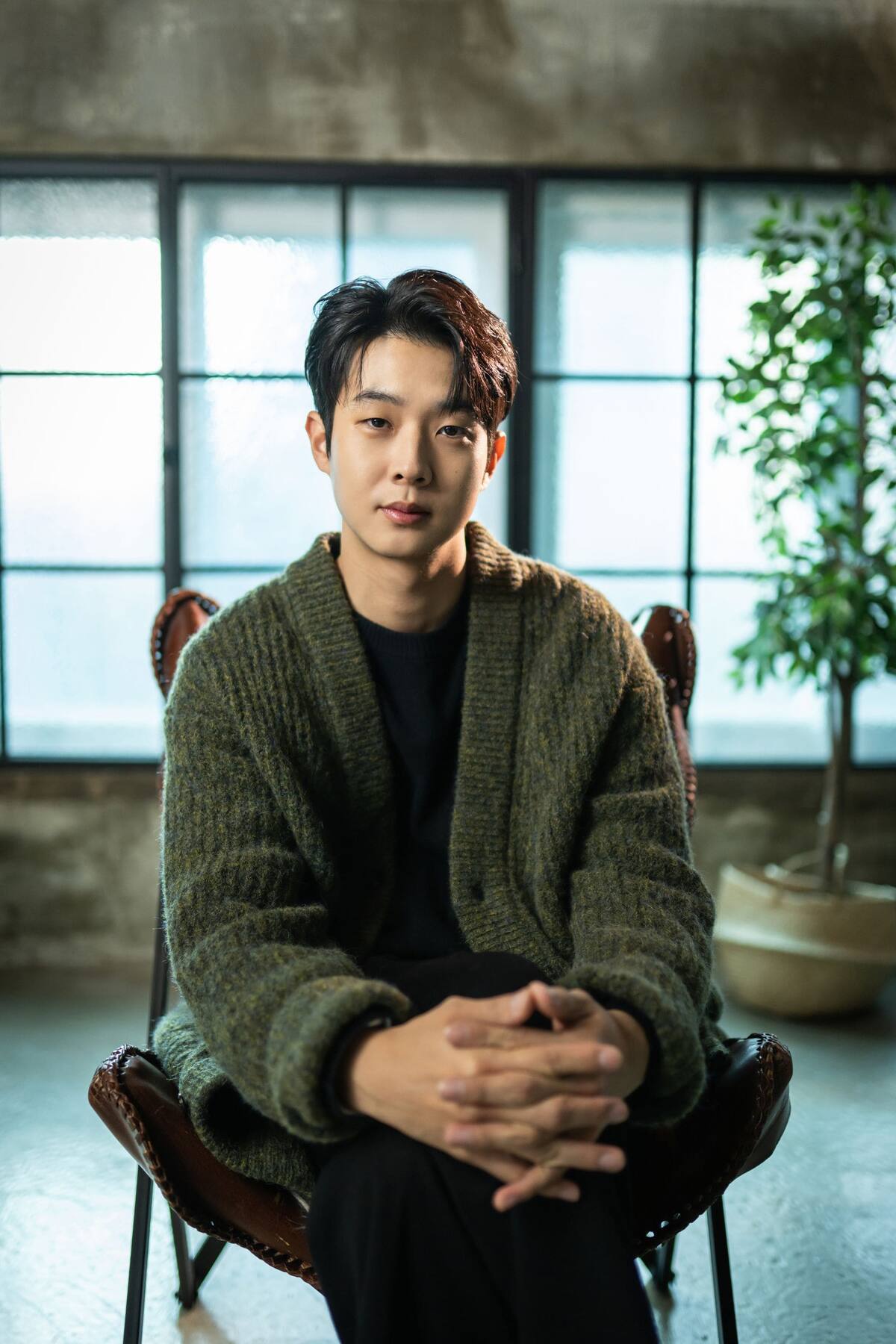 Choi Woo-shik como Lee Tang