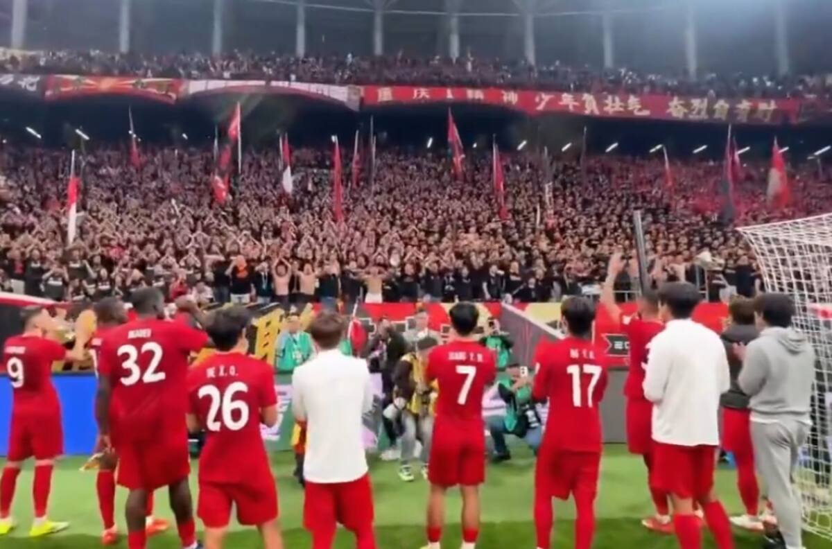 VIDEO | ¡Impresionante! Hinchas de club chino alientan al equipo al ritmo de Quilapayún