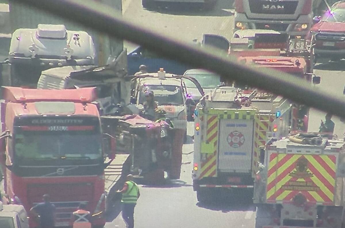 VIDEO | Así fue el choque de los 10 vehículos en la Américo Vespucio Norte: hay al menos un fallecido