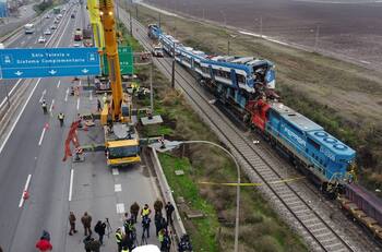 VIDEO | Impactantes imágenes con luz de día del choque de trenes en San Bernardo