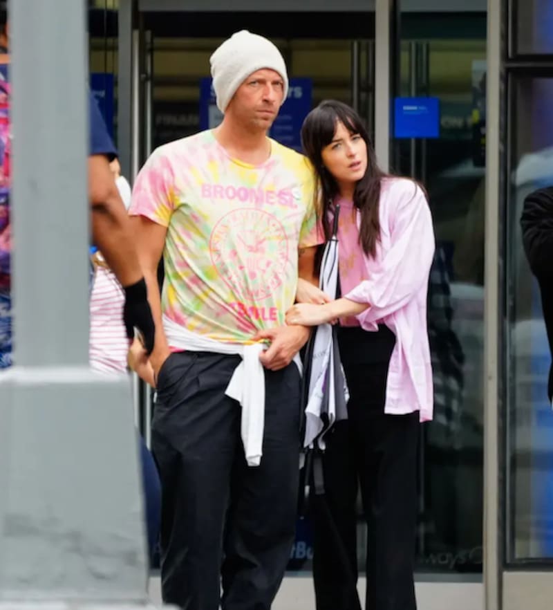 Chris Martin y Dakota Johnson terminaron con su relación.