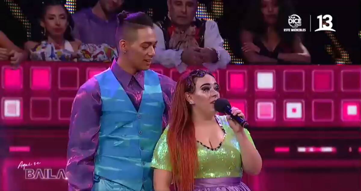 La participante se emocionó tras un lindo regalo. Créditos: Canal 13