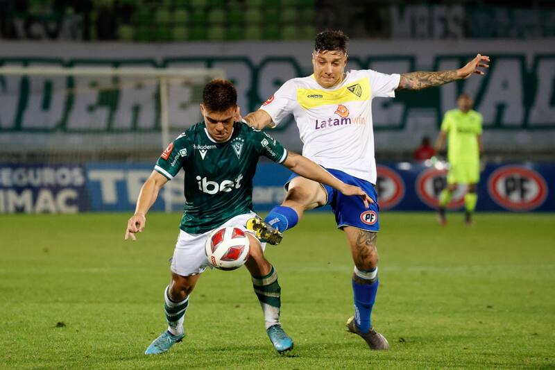 Christian Bravo con la camiseta de Barnechea.