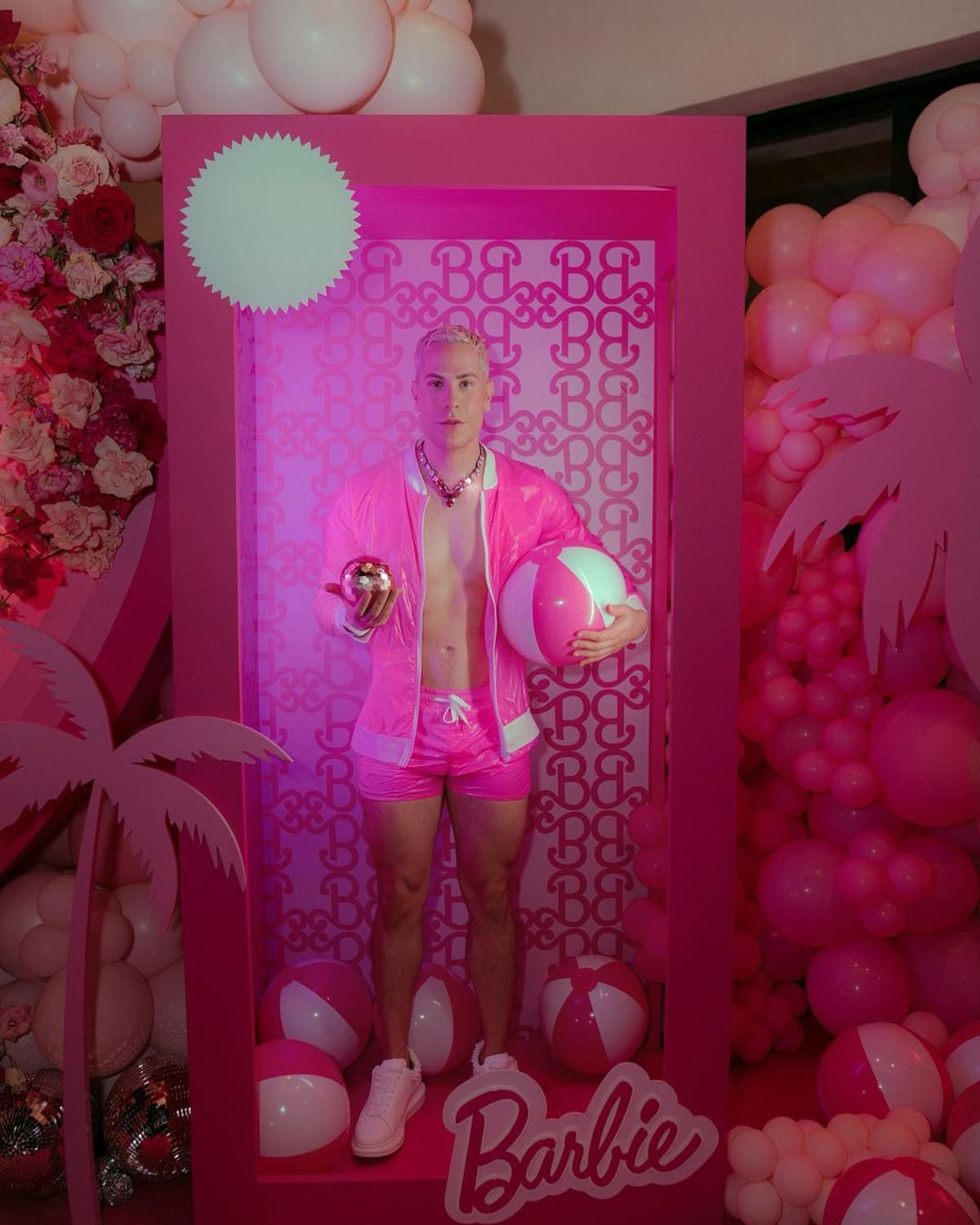 El cantante celebró su cumpleaños 40 con una fiesta temática de Barbie