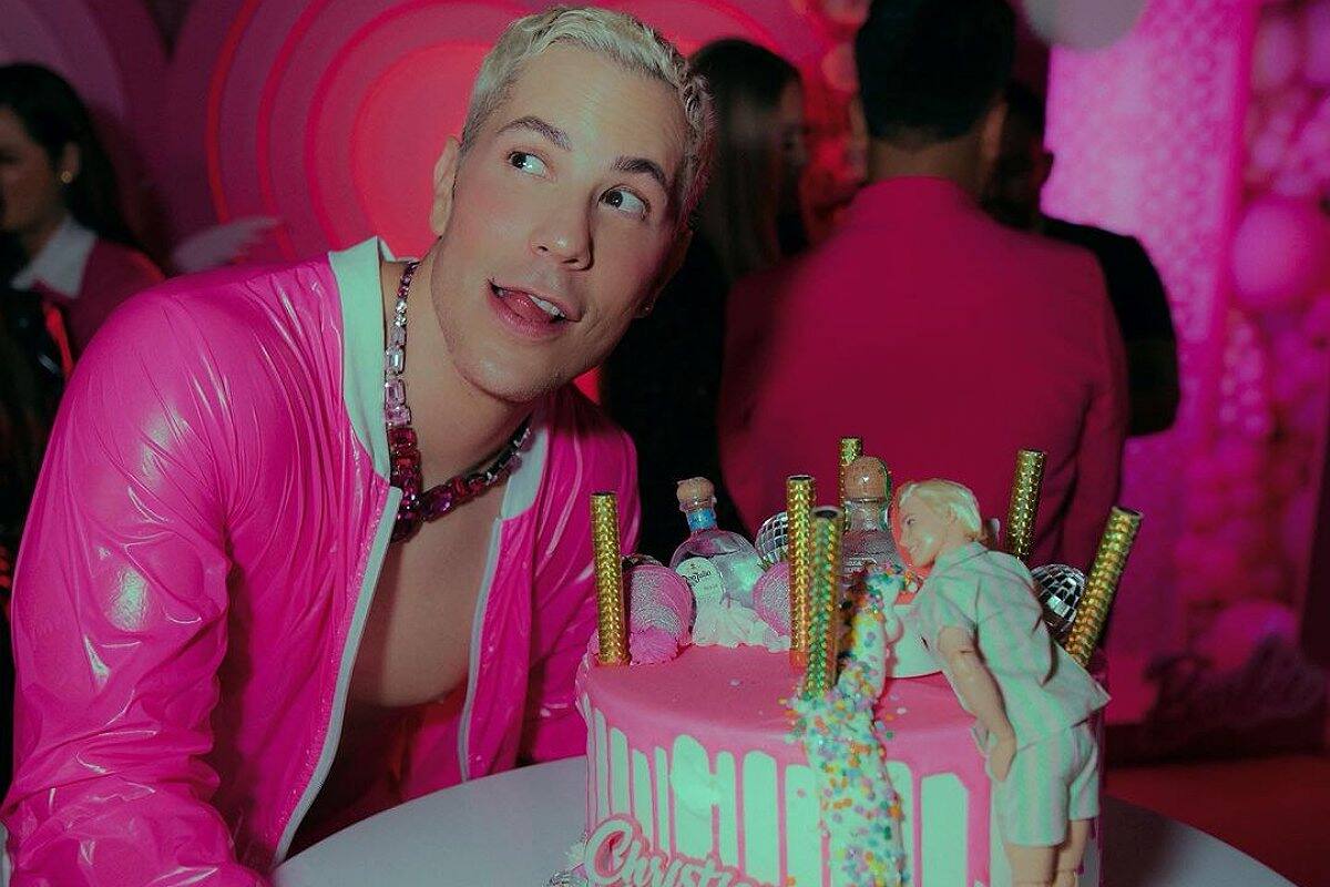 El cantante celebró su cumpleaños número 40 al lado de sus compañeros de RBD, Anahí, Dulce María, Maite Perroni y Christopher Uckermann.