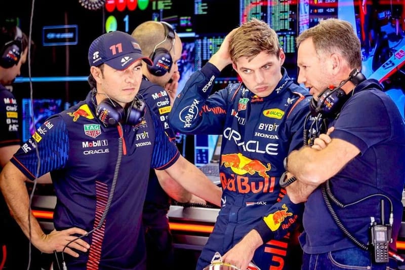 reapareció en público para la presentación del nuevo monoplaza junto a Sergio Pérez y Max Verstappen (Red Bull)