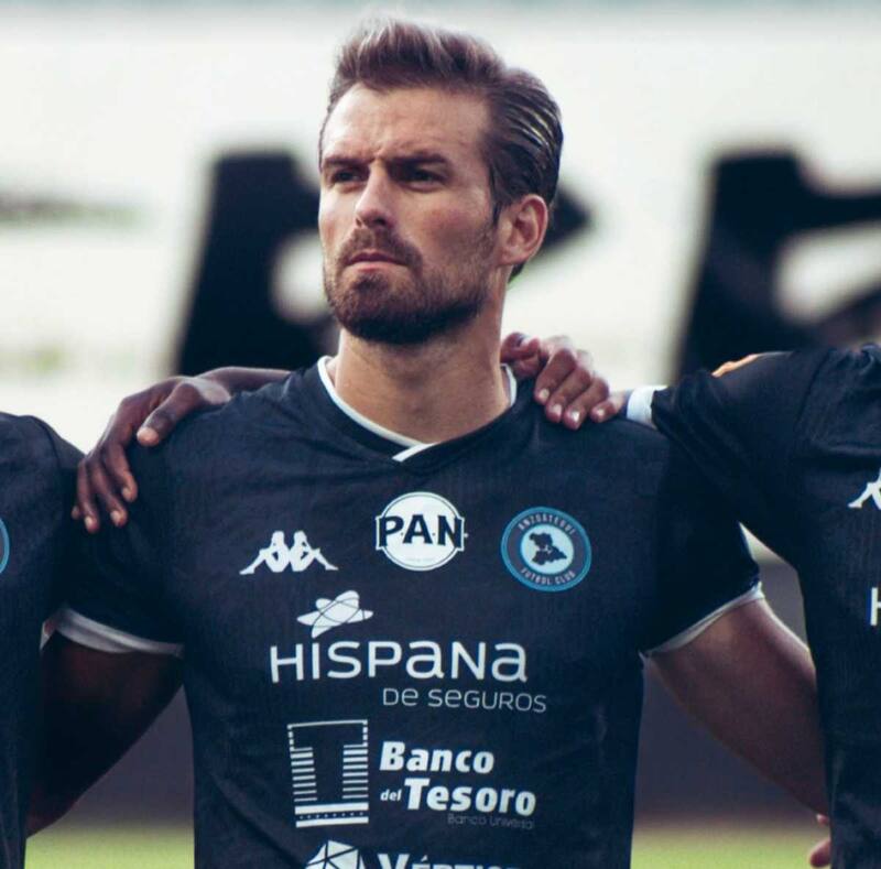 La 14° camiseta en la carrera del venezolano.