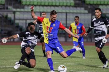 ¿Qué fue de Christian Santos? El criticado venezolano que fracasó en Colo Colo y ahora busca su revancha con la U en el pecho