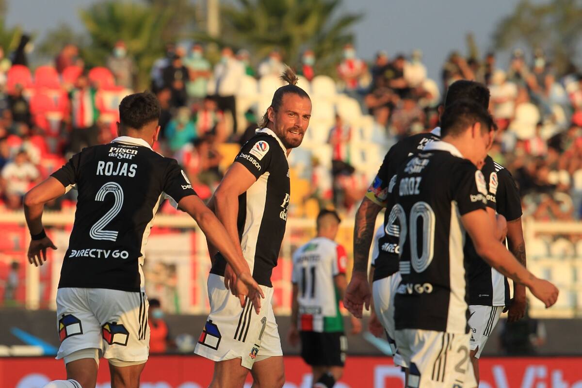 celebrando el único gol que marcó por Colo Colo ante Palestino.
