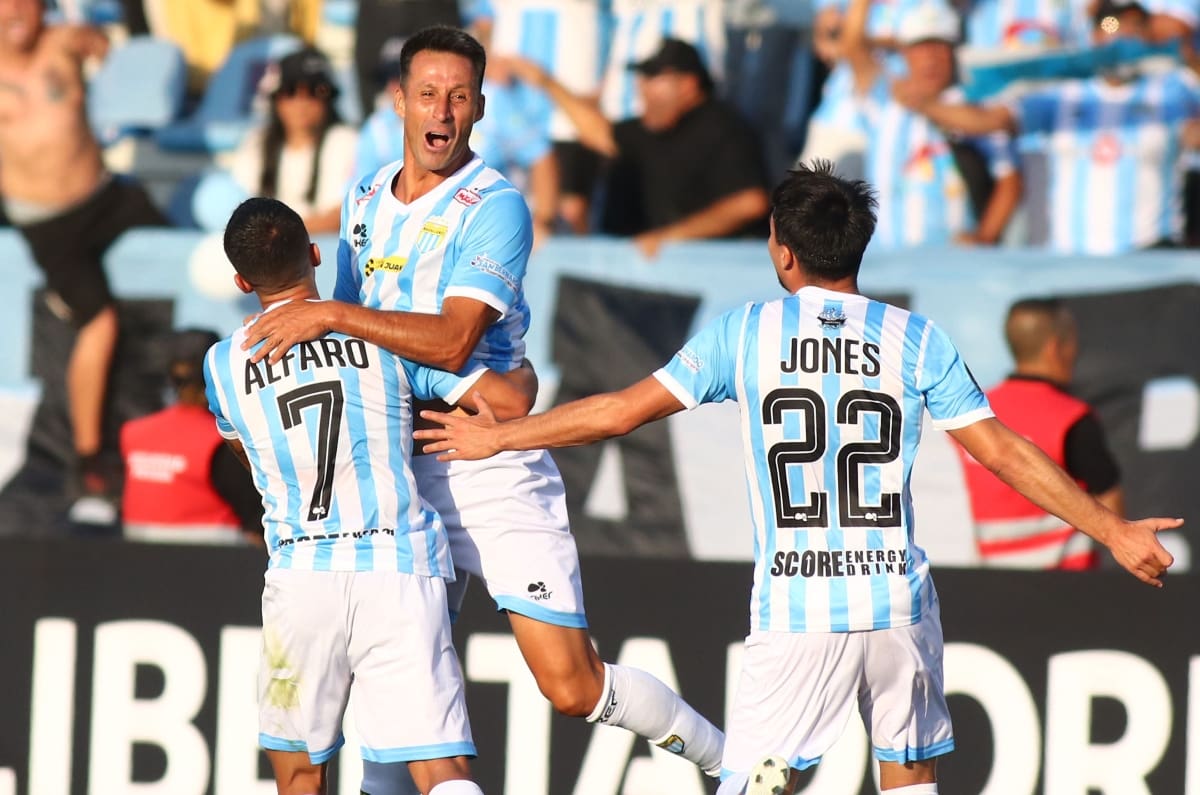 Christian Vilches y un histórico hito en el fútbol chileno. Foto: Aton