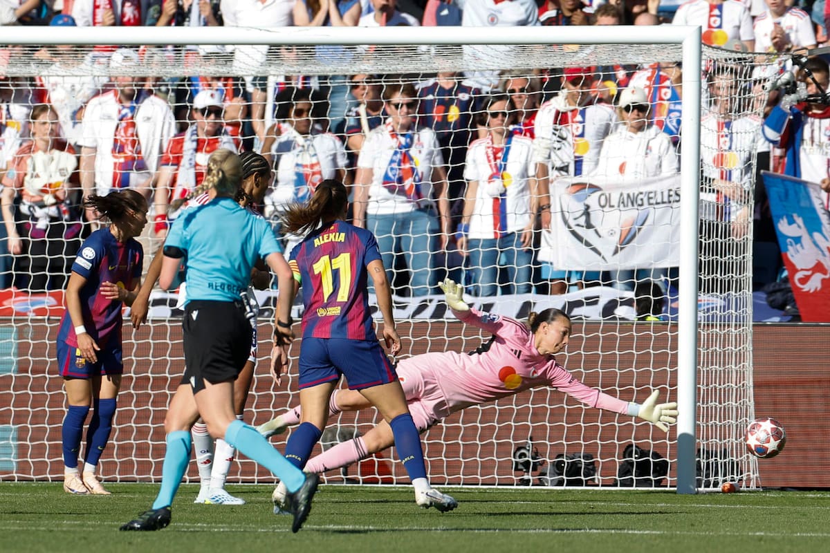 La chilena no pudo quedarse con su segundo trofeo de Champions League. Foto: EFE.