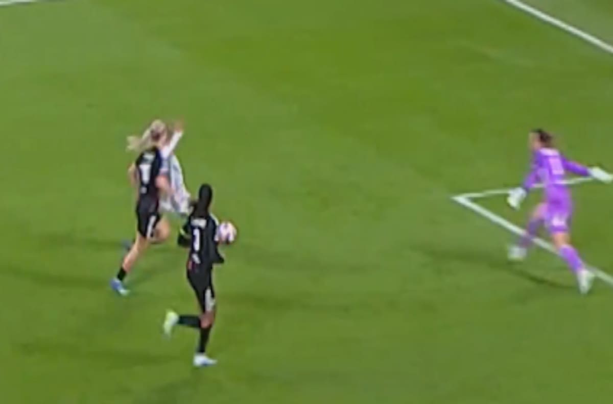 VIDEO | ¡Gigante! Tiane Endler salva un mano a mano para mantener con vida a OL Lyonnes