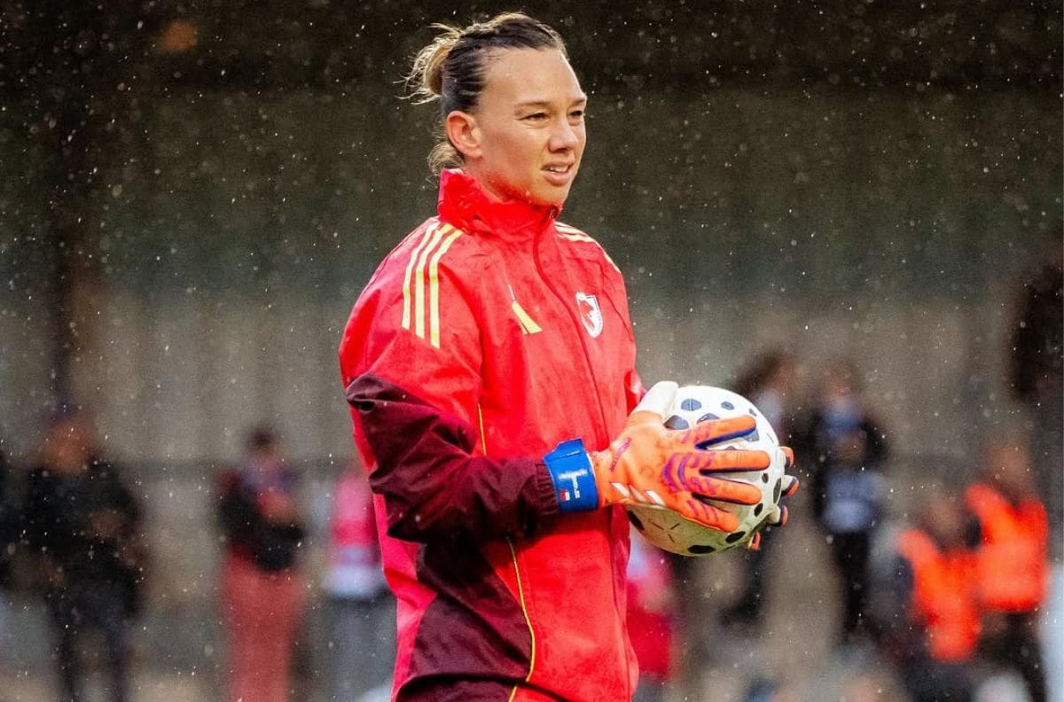 ¡Jornada para el olvido! Tiane Endler cometió dos errores garrafales y el Lyon se complica en la Champions