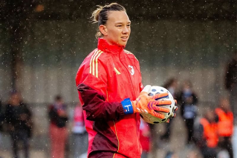 La mejor futbolista chilena de todos los tiempos. Foto: @tianeendler en Instagram.