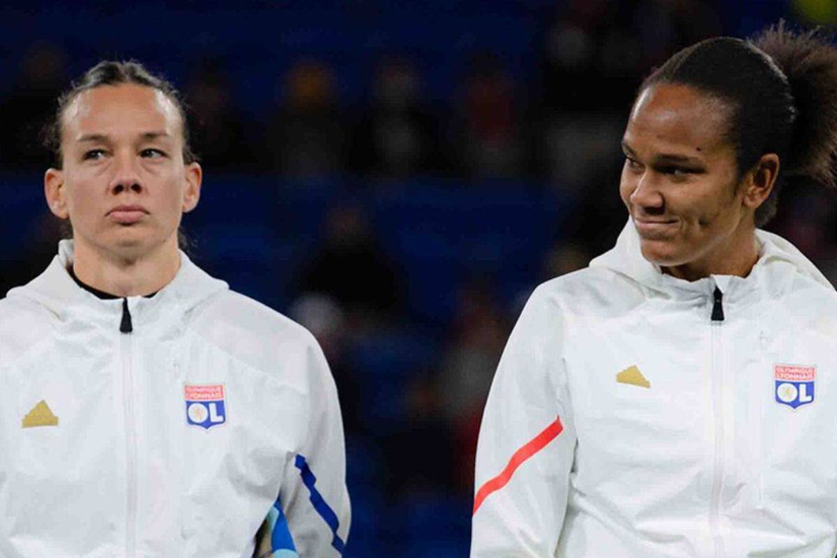 Christiane Endler, junto a la capitana del Olympique de Lyon, Wendie Renard. Foto: OL Féminin.