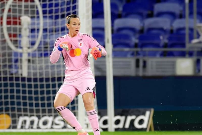 La portera chilena del Olympique de Lyon espera rival en los cuartos de final de la Champions League Femenina. Foto: Instagram Christiane Endler.