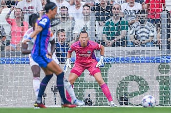 Pese a perder la Champíons League, Tiane Endler tiene una poderosa razón para sonreír en el fútbol europeo