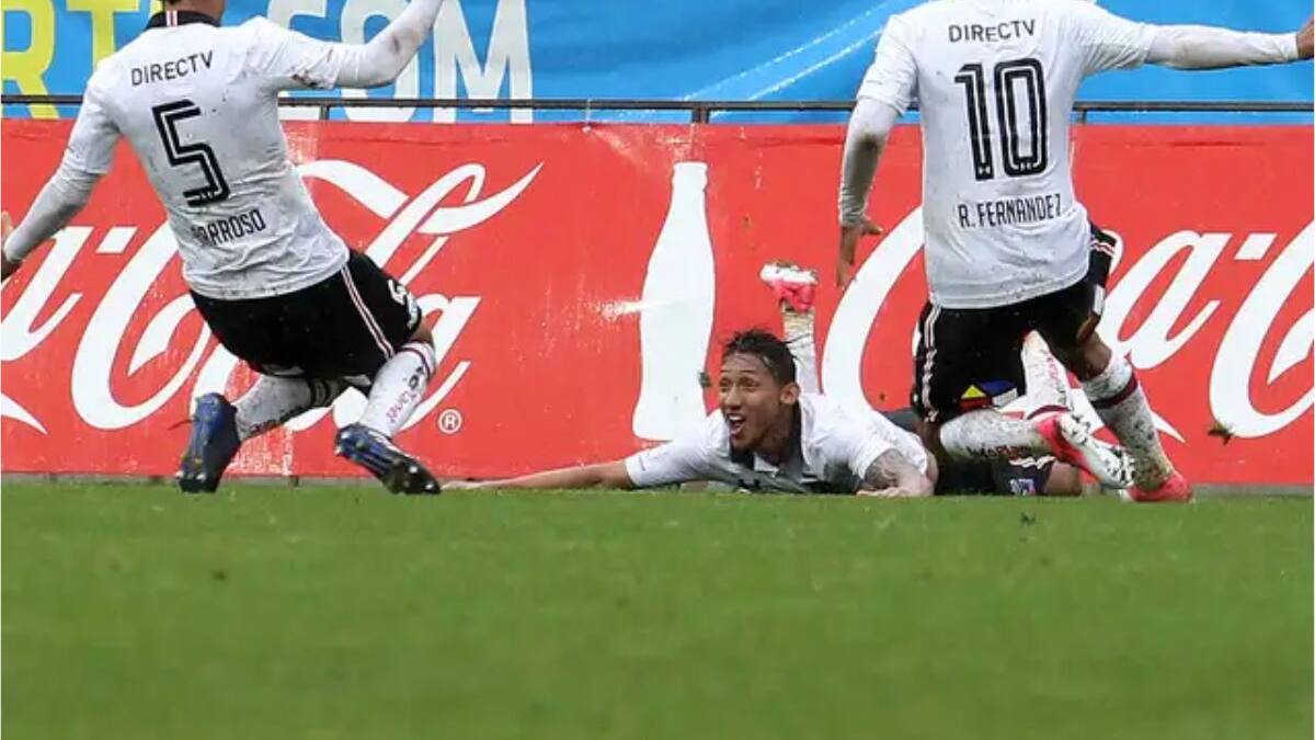 El incómodo momento que vivió ex jugador de Colo Colo en Perú: le salieron con clásico rival