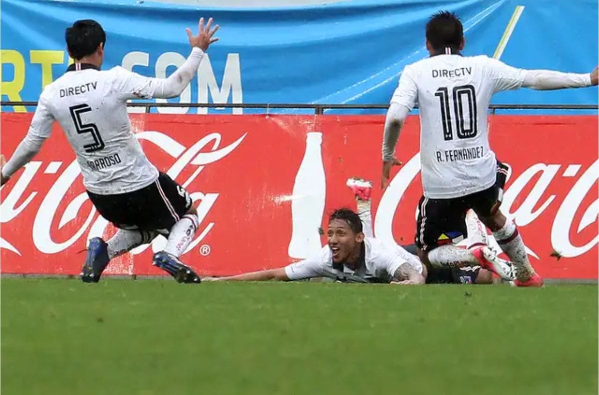 El incómodo momento que vivió ex jugador de Colo Colo en Perú: le salieron con clásico rival
