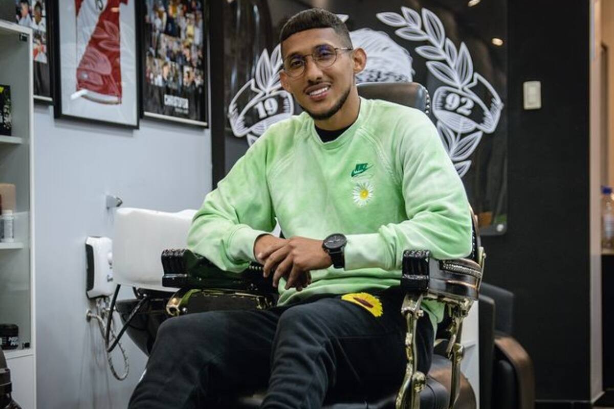 está teniendo éxito con su barbería en Perú.